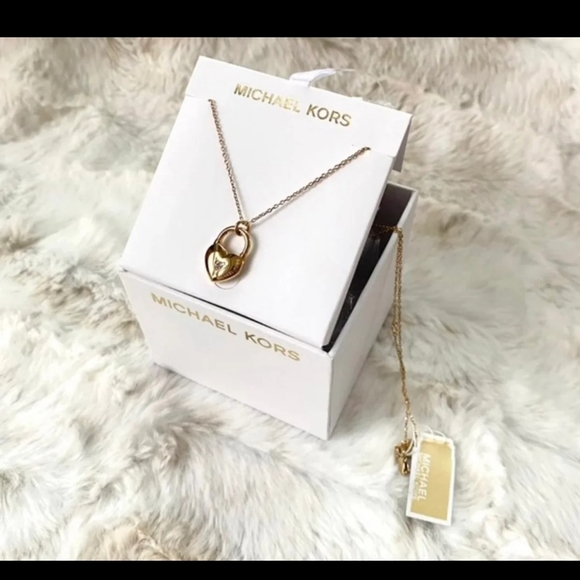 BRAND NEW MICHAEL KORS GOLD HEART WITH RHINESTONE 💜 - Picture 3 of 5